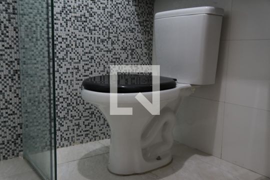 Banheiro de apartamento para alugar com 2 quartos, 44m² em Jardim Santa Teresinha, São Paulo