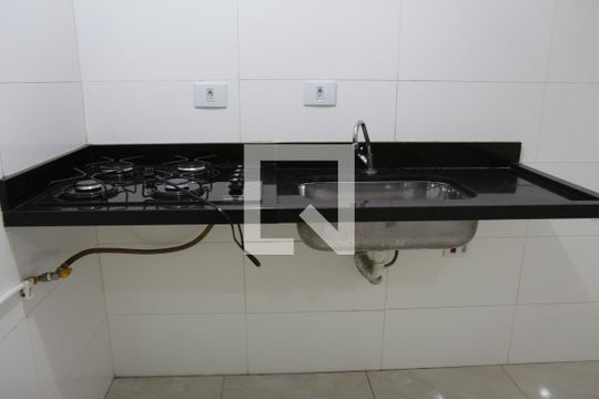 Cozinha de apartamento para alugar com 2 quartos, 44m² em Jardim Santa Teresinha, São Paulo