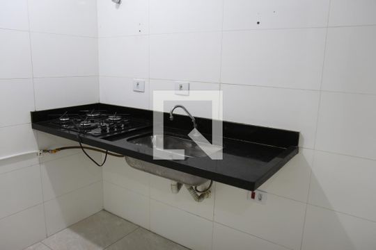 Cozinha de apartamento para alugar com 2 quartos, 44m² em Jardim Santa Teresinha, São Paulo