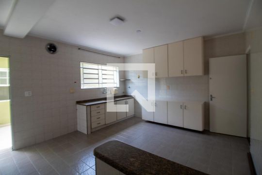 Cozinha de casa para alugar com 3 quartos, 120m² em Jardim Aeroporto, São Paulo