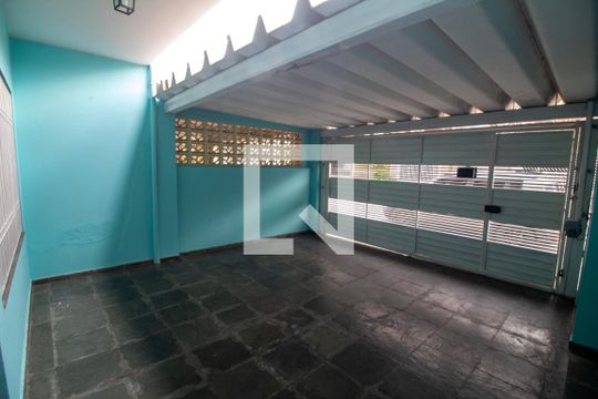 Garagem de casa para alugar com 3 quartos, 120m² em Jardim Aeroporto, São Paulo