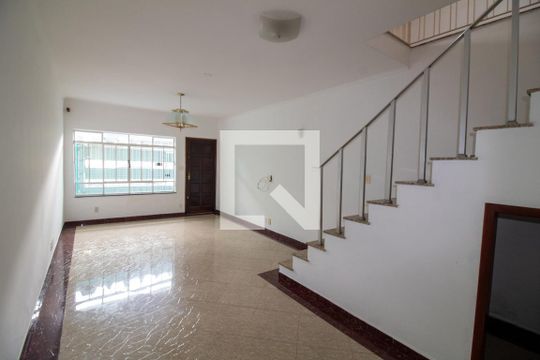 Casa para alugar com 3 quartos, 120m² em Jardim Aeroporto, São Paulo