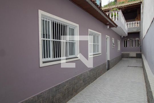 Quintal de casa à venda com 3 quartos, 240m² em Vila Marina, São Paulo