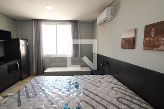 Sala/Quarto de kitnet/studio à venda com 1 quarto, 22m² em Centro Histórico, Porto Alegre