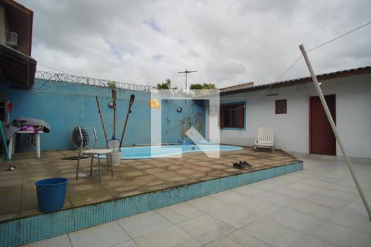 Pátio de casa à venda com 3 quartos, 280m² em Morro Santana, Porto Alegre