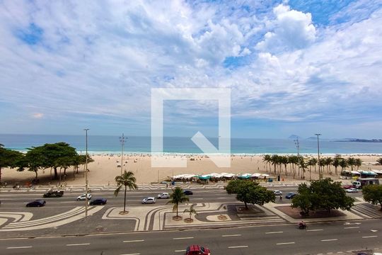 Sala vista  de apartamento à venda com 3 quartos, 400m² em Copacabana, Rio de Janeiro