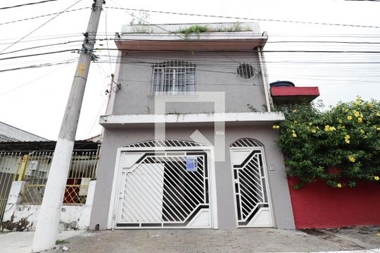 Fachada de casa à venda com 3 quartos, 225m² em Limão, São Paulo