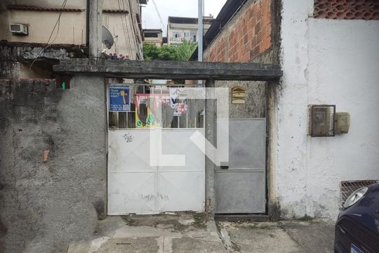 Fachada de casa para alugar com 1 quarto, 50m² em Camarão, São Gonçalo
