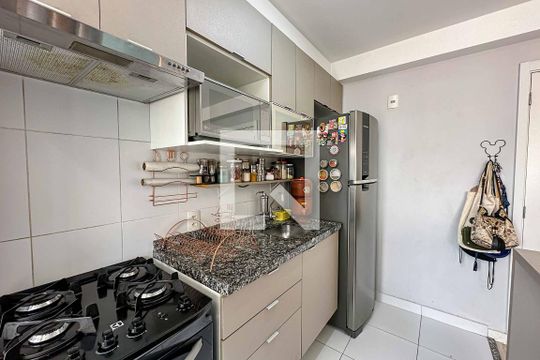 Cozinha de apartamento à venda com 2 quartos, 42m² em Santa Teresinha, São Paulo