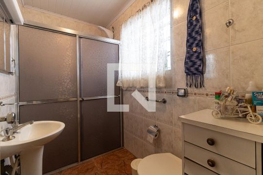 Banheiro Social da Casa 1 de casa à venda com 4 quartos, 173m² em Vila da Saúde, São Paulo