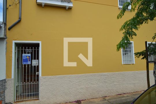 Fachada de casa à venda com 2 quartos, 110m² em Vila Monumento, São Paulo