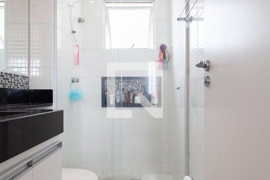 Banheiro da Suíte de apartamento à venda com 3 quartos, 237m² em Vila Cloris, Belo Horizonte