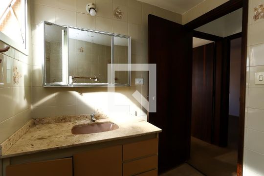 Banheiro de apartamento para alugar com 2 quartos, 81m² em Real Parque, São Paulo