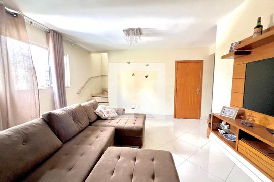 Sala de apartamento à venda com 3 quartos, 100m² em Arvoredo, Contagem