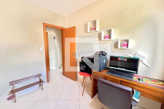 Quarto de apartamento à venda com 3 quartos, 100m² em Arvoredo, Contagem