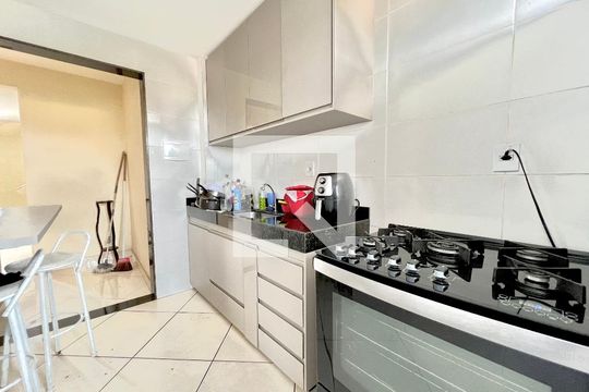 Cozinha de apartamento à venda com 3 quartos, 100m² em Arvoredo, Contagem