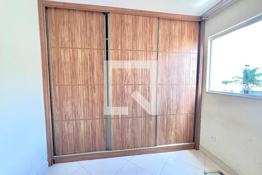 Quarto de apartamento à venda com 3 quartos, 100m² em Arvoredo, Contagem