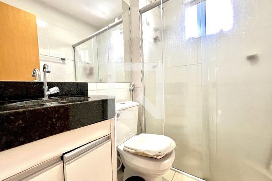 Banheiro de apartamento à venda com 3 quartos, 100m² em Arvoredo, Contagem