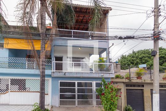 Fachada de casa à venda com 2 quartos, 250m² em Veloso, Osasco