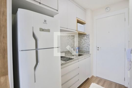 Cozinha de apartamento para alugar com 1 quarto, 23m² em Quarta Parada, São Paulo