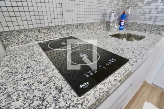 Detalhe da cozinha de apartamento para alugar com 1 quarto, 23m² em Quarta Parada, São Paulo