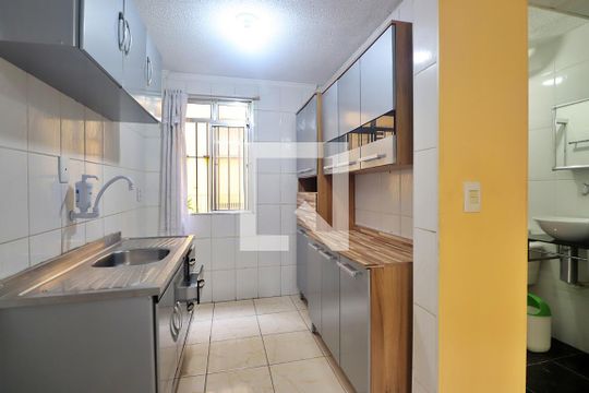 Cozinha de apartamento para alugar com 2 quartos, 50m² em Jardim Santo André, Santo André