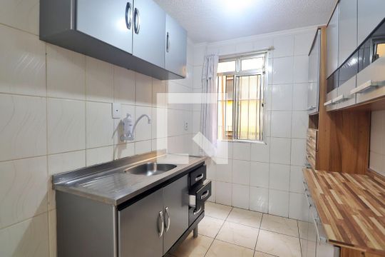 Cozinha de apartamento para alugar com 2 quartos, 50m² em Jardim Santo André, Santo André