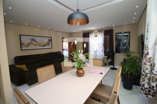 Sala de casa à venda com 5 quartos, 191m² em Higienópolis, Rio de Janeiro