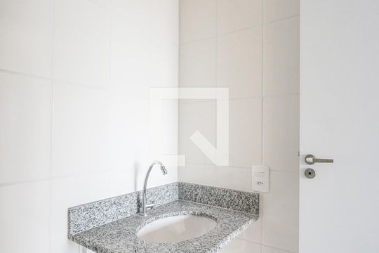 Banheiro social de apartamento para alugar com 2 quartos, 43m² em Penha de França, São Paulo