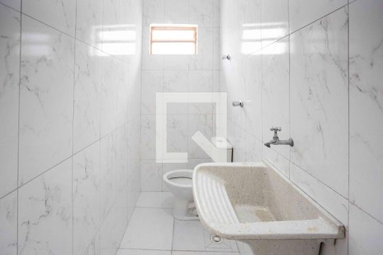Banheiro de kitnet/studio para alugar com 1 quarto, 37m² em Conceição, Diadema