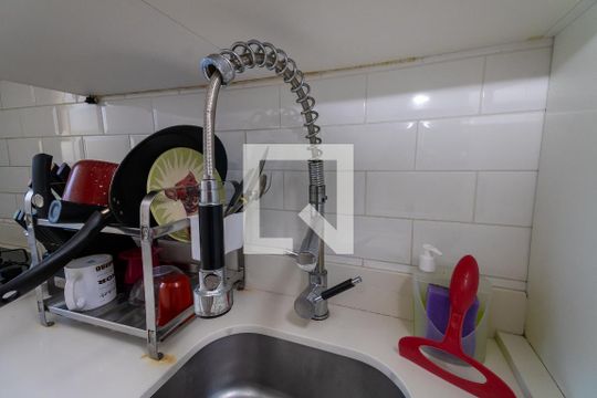 Banheiro de apartamento à venda com 2 quartos, 52m² em Vila Antonieta, São Paulo