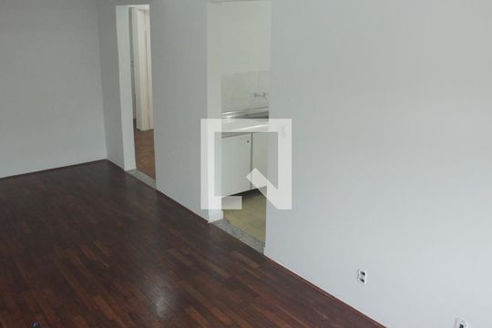 Sala de apartamento para alugar com 2 quartos, 70m² em Jardim da Campina, São Paulo