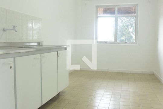 Cozinha de apartamento para alugar com 2 quartos, 70m² em Jardim da Campina, São Paulo