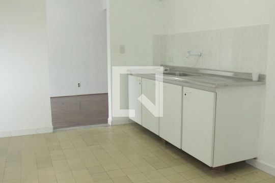 Cozinha de apartamento para alugar com 2 quartos, 70m² em Jardim da Campina, São Paulo