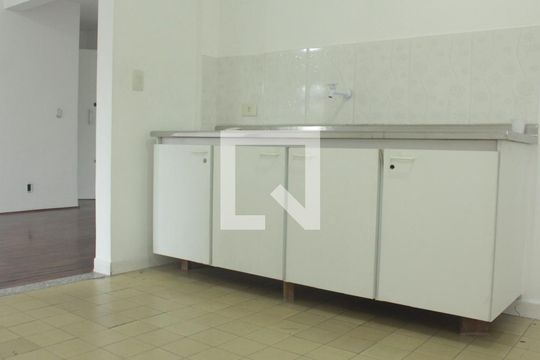 Cozinha de apartamento para alugar com 2 quartos, 70m² em Jardim da Campina, São Paulo