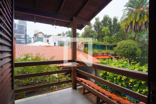 Varanda da Suíte 2 de casa à venda com 4 quartos, 300m² em Passo da Areia, Porto Alegre