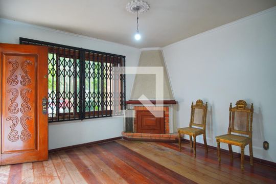 Casa à venda com 4 quartos, 300m² em Passo da Areia, Porto Alegre