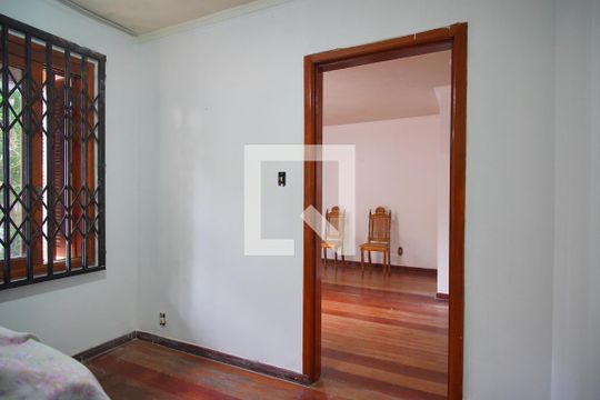 Gabinete de casa à venda com 4 quartos, 300m² em Passo da Areia, Porto Alegre