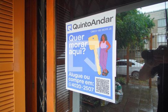 Adesivo de casa à venda com 4 quartos, 300m² em Passo da Areia, Porto Alegre