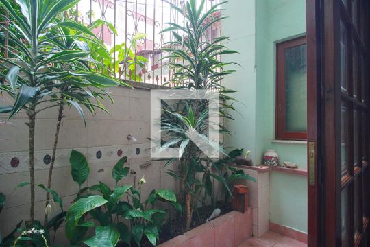 Poço de luz de casa à venda com 4 quartos, 300m² em Passo da Areia, Porto Alegre