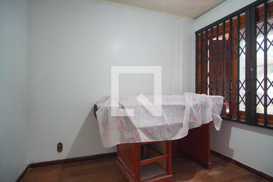 Gabinete de casa à venda com 4 quartos, 300m² em Passo da Areia, Porto Alegre