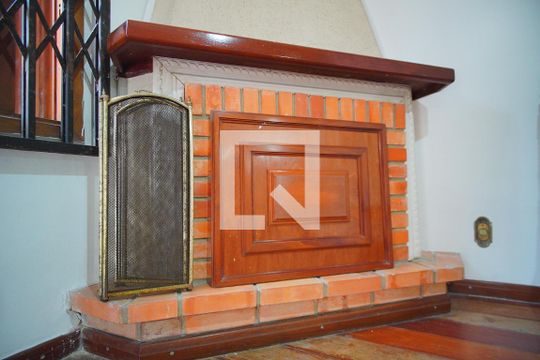Sala de casa à venda com 4 quartos, 300m² em Passo da Areia, Porto Alegre