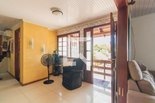 Sala de casa à venda com 3 quartos, 130m² em Vila Nova, Porto Alegre