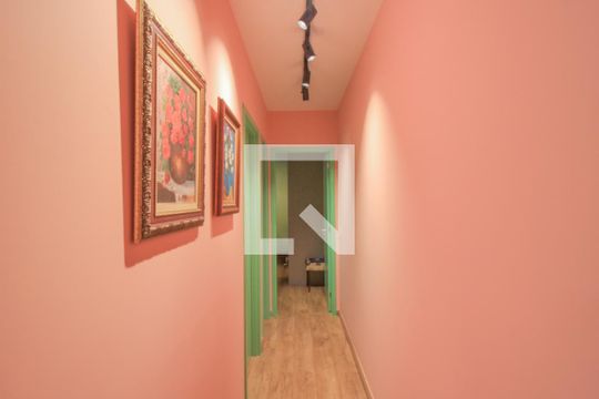 Corredor de apartamento para alugar com 2 quartos, 69m² em Parque Industrial Tomas Edson, São Paulo