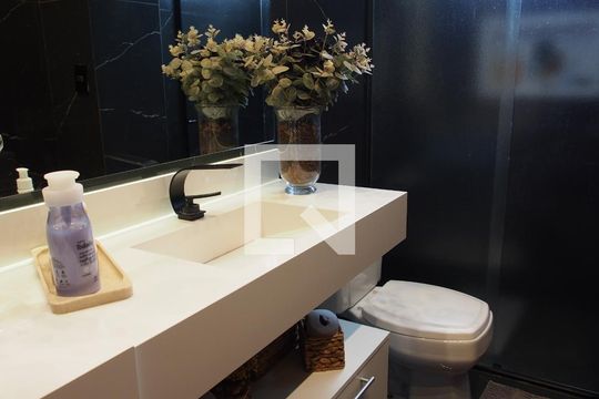 Banheiro  de apartamento à venda com 4 quartos, 160m² em Centro, Jundiaí