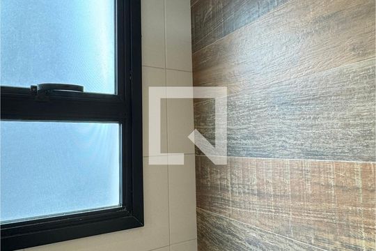 Banheiro da Suíte 1 de apartamento para alugar com 2 quartos, 116m² em Empresarial 18 do Forte, Barueri