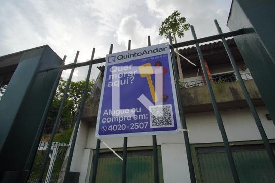 Plaquinha de casa à venda com 3 quartos, 300m² em Jardim Carvalho, Porto Alegre