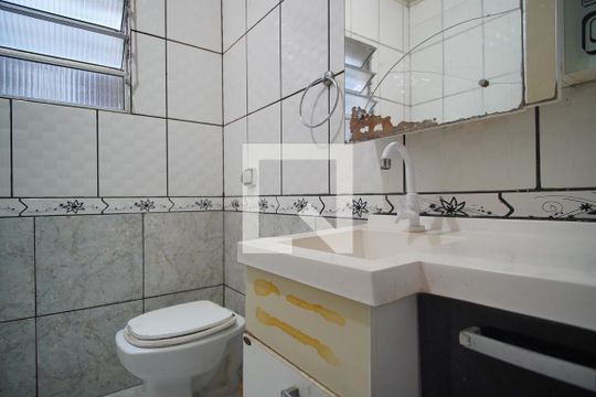 Banheiro Corredor de casa à venda com 3 quartos, 300m² em Jardim Carvalho, Porto Alegre