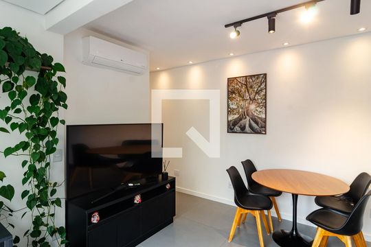 Sala de apartamento à venda com 2 quartos, 49m² em Chácara Inglesa, São Paulo