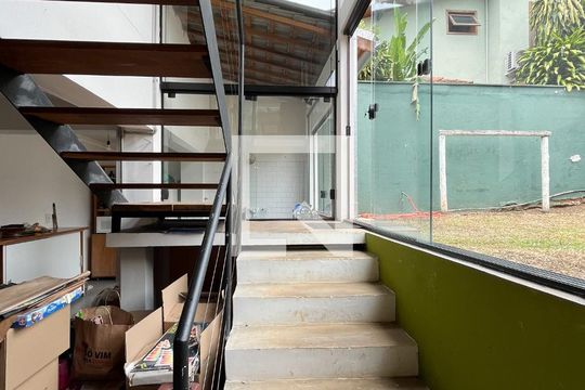 Escada de casa à venda com 5 quartos, 230m² em Planalto Paulista, São Paulo